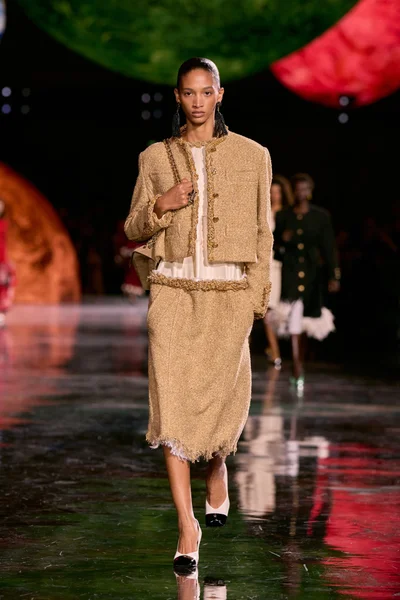 Look 32